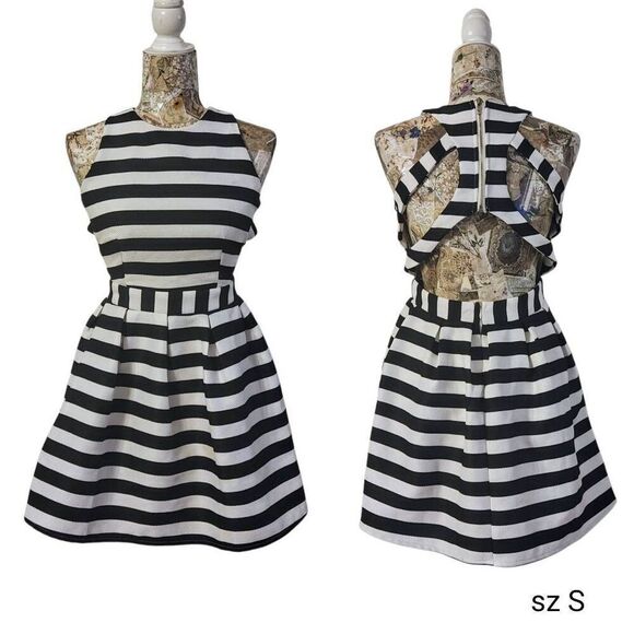 Black & White Striped Halter Pleated Open Back Skater Party Mini Dress - Picture 2 of 10